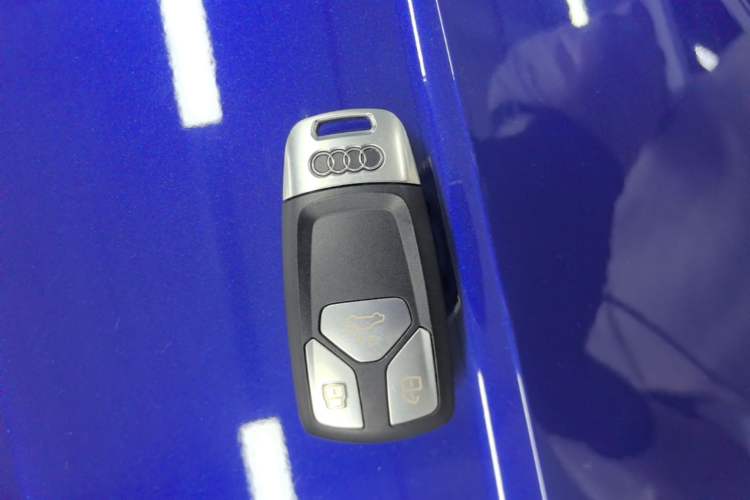 Used Audi A4L 2019 40 TFSI Ambition China VI Vehicle Key