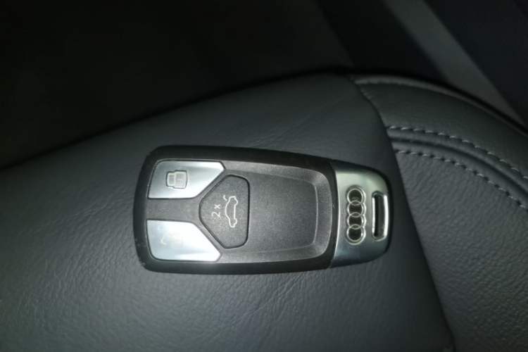 Used Audi A4L 2019 40 TFSI Fashion Edition China VI Emission Standard Vehicle Key