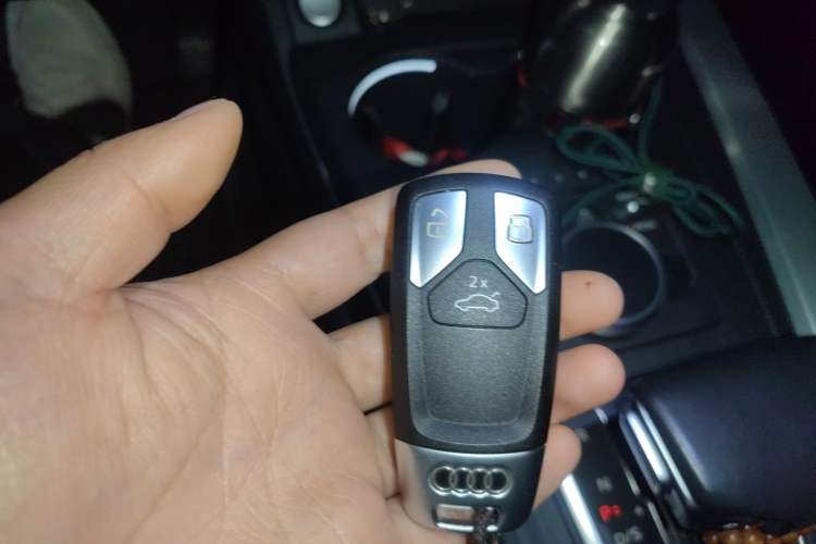Used Audi A4L 2019 40 TFSI Fashion Edition China VI Emission Standard Vehicle Key