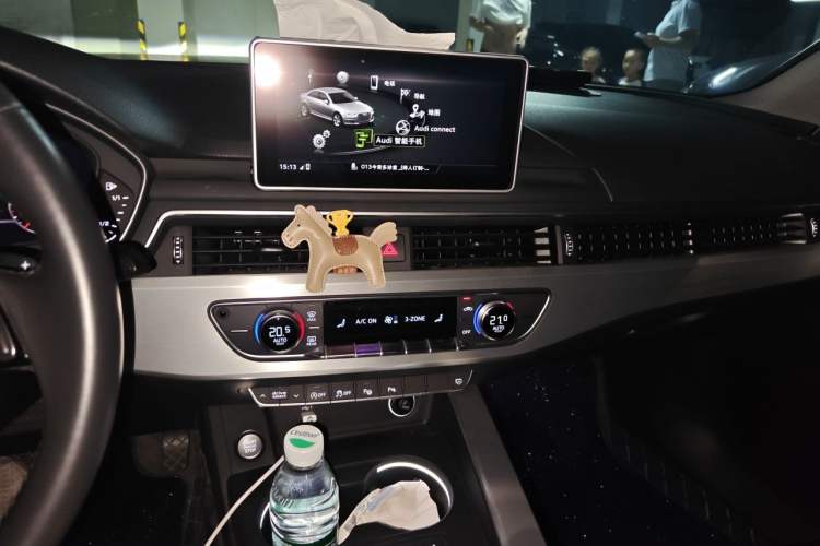 Used Audi A4L 2019 40 TFSI Fashion Edition China VI Emission Standard Audio And AC Panel