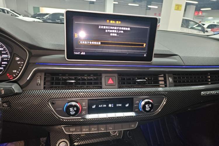 Used Audi A4L 2019 40 TFSI Fashion Edition China VI Emission Standard Audio And AC Panel