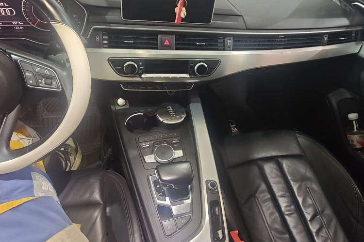 Used Audi A4L 2019 40 TFSI Sporty Version China V Audio And AC Panel