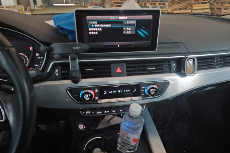 Used Audi A4L 2019 40 TFSI Fashion Edition China VI Emission Standard Audio And AC Panel