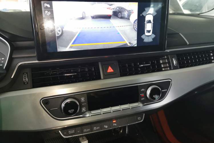 Used Audi A4L 2019 40 TFSI Fashion Edition China VI Emission Standard Audio And AC Panel