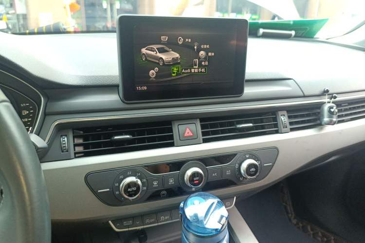 Used Audi A4L 2019 40 TFSI Ambition China VI Audio And AC Panel