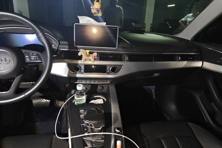 Used Audi A4L 2019 40 TFSI Fashion Edition China VI Emission Standard Center Console