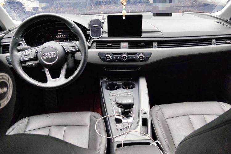 Used Audi A4L 2019 40 TFSI Ambition China VI Center Console