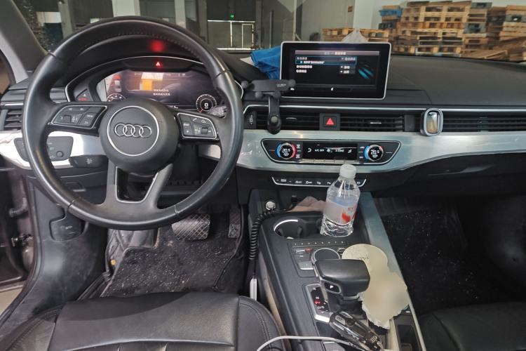 Used Audi A4L 2019 40 TFSI Fashion Edition China VI Emission Standard Center Console
