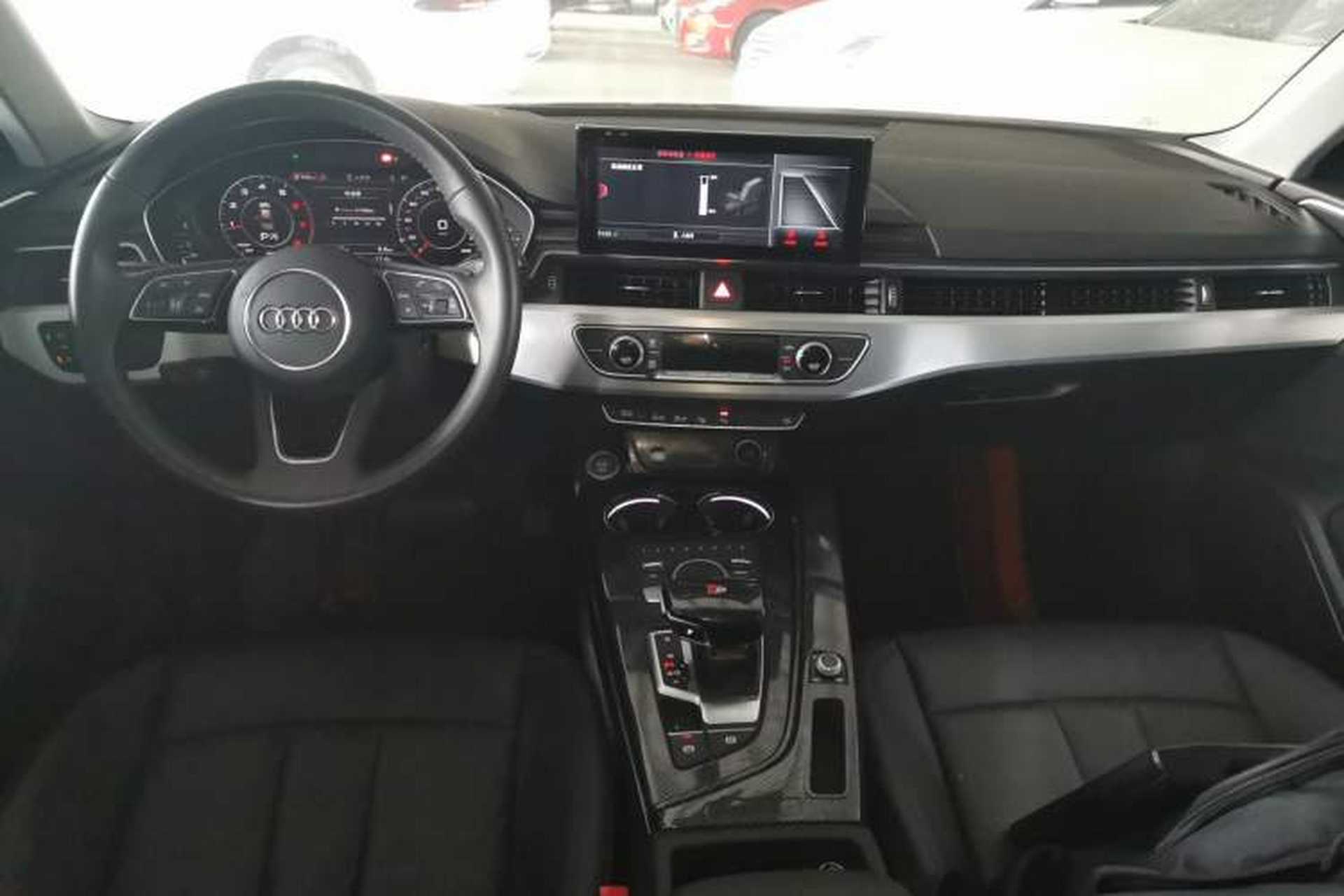 Used Audi A4L 2019 40 TFSI Fashion Edition China VI Emission Standard Center Console