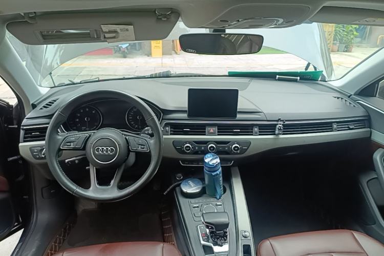Used Audi A4L 2019 40 TFSI Ambition China VI Center Console
