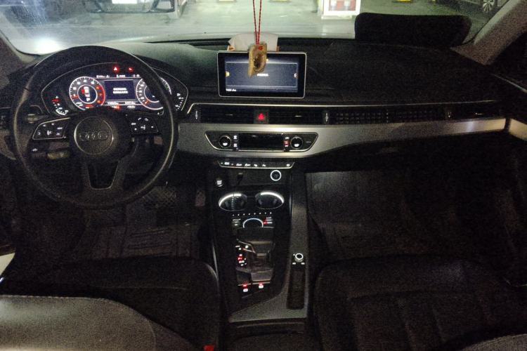 Used Audi A4L 2019 40 TFSI Fashion Version China V Center Console