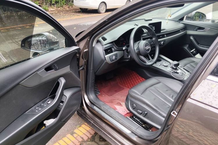 Used Audi A4L 2019 40 TFSI Ambition China VI Driver Seat