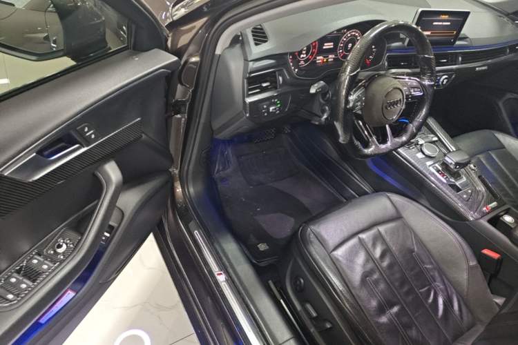 Used Audi A4L 2019 40 TFSI Fashion Edition China VI Emission Standard Driver Seat
