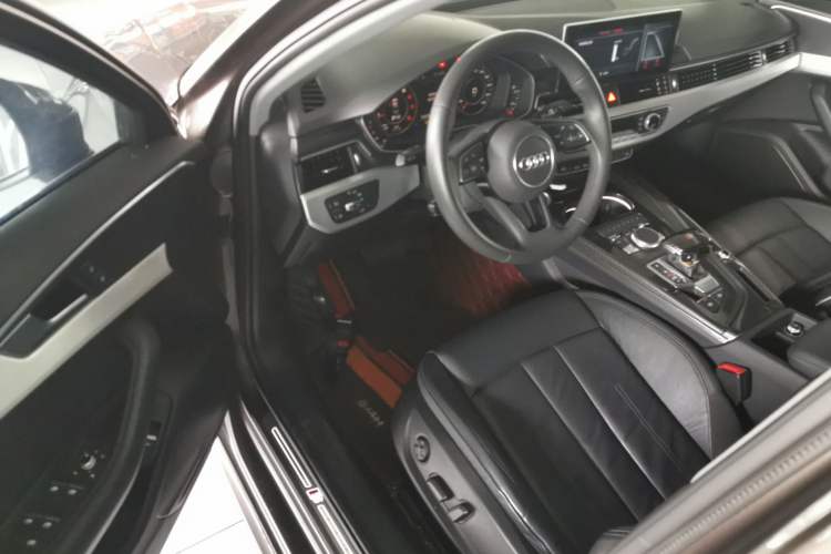 Used Audi A4L 2019 40 TFSI Fashion Edition China VI Emission Standard Driver Seat