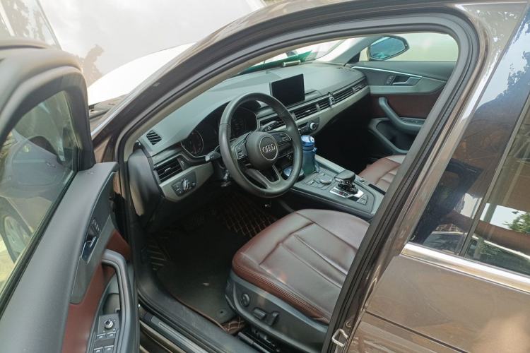 Used Audi A4L 2019 40 TFSI Ambition China VI Driver Seat