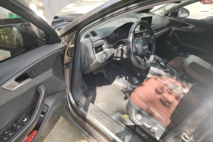 Used Audi A4L 2019 40 TFSI Ambition China VI Driver Seat