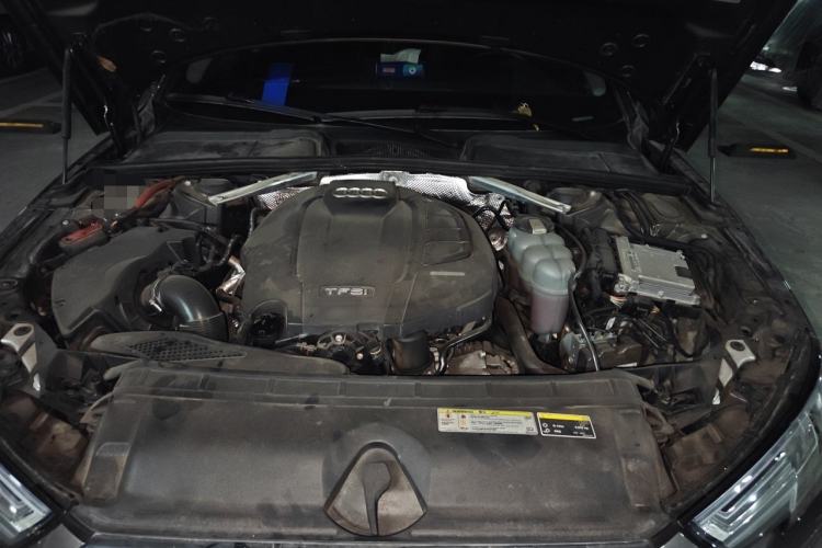 Used Audi A4L 2019 40 TFSI Fashion Edition China VI Emission Standard Engine Bay