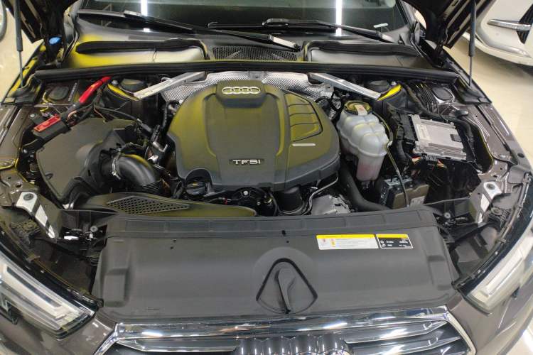 Used Audi A4L 2019 40 TFSI Ambition China VI Engine Bay