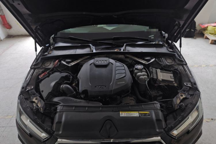 Used Audi A4L 2019 40 TFSI Fashion Edition China VI Emission Standard Engine Bay