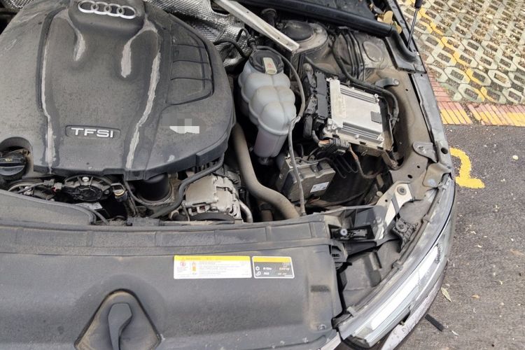 Used Audi A4L 2019 40 TFSI Ambition China VI Engine Bay Left