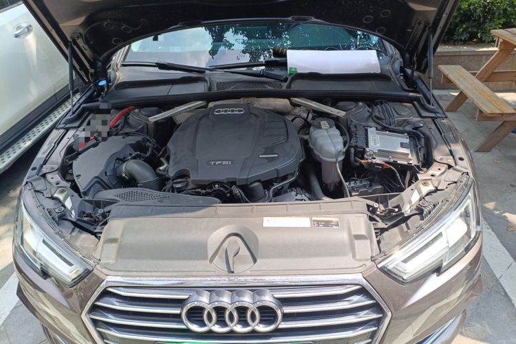 Used Audi A4L 2019 40 TFSI Ambition China VI Engine Bay