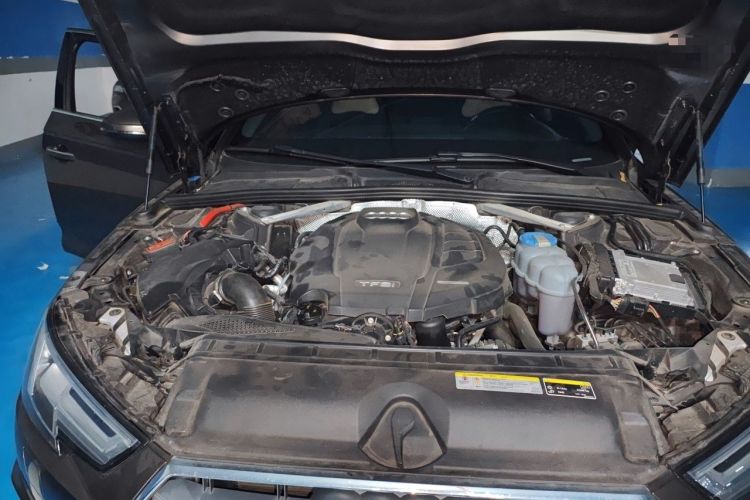 Used Audi A4L 2019 40 TFSI Fashion Edition China VI Emission Standard Engine Bay Right