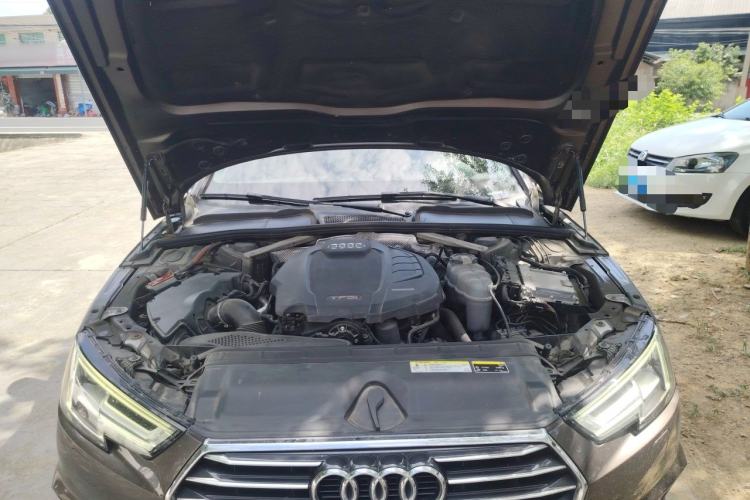 Used Audi A4L 2019 40 TFSI Ambition China VI Engine Bay