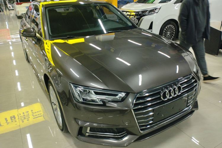 Used Audi A4L 2019 40 TFSI Ambition China VI Front Right 45 Deg