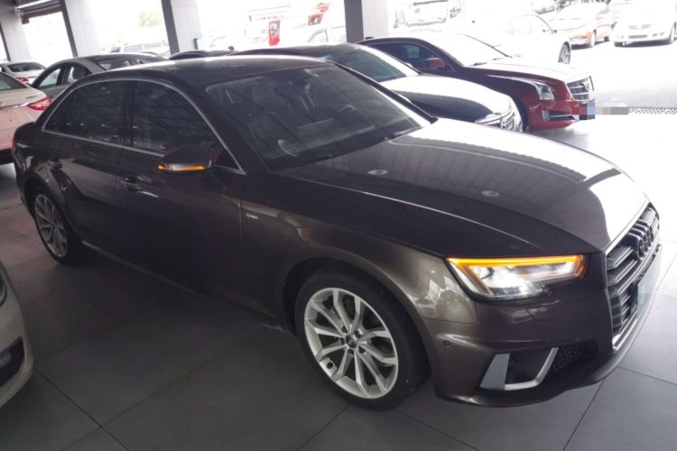 Used Audi A4L 2019 40 TFSI Fashion Edition China VI Emission Standard Front Right 45 Deg