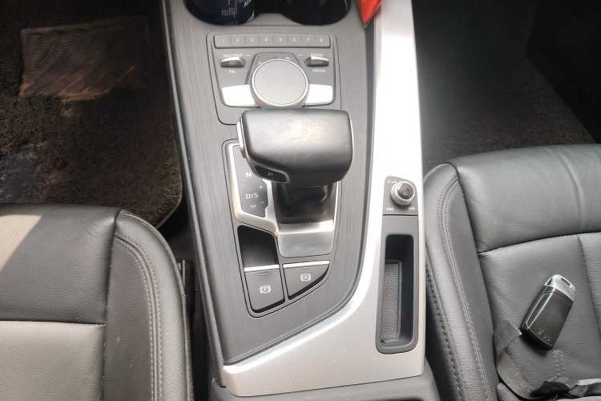 Used Audi A4L 2019 40 TFSI Fashion Edition China VI Emission Standard Gear Lever
