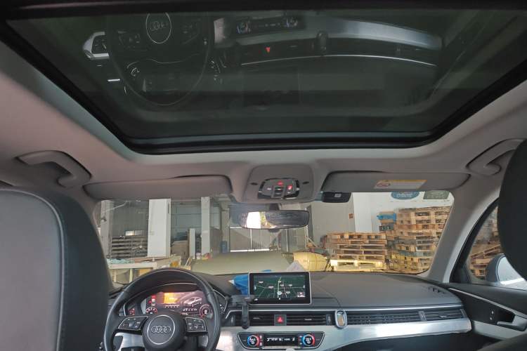 Used Audi A4L 2019 40 TFSI Fashion Edition China VI Emission Standard Headliner
