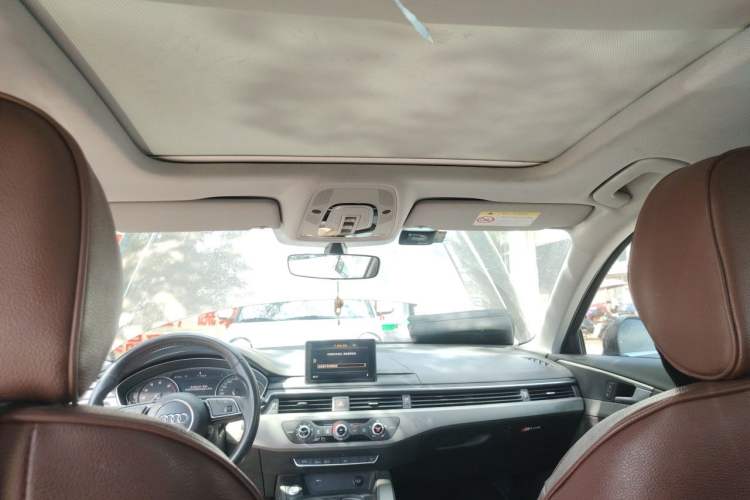 Used Audi A4L 2019 40 TFSI Ambition China VI Headliner