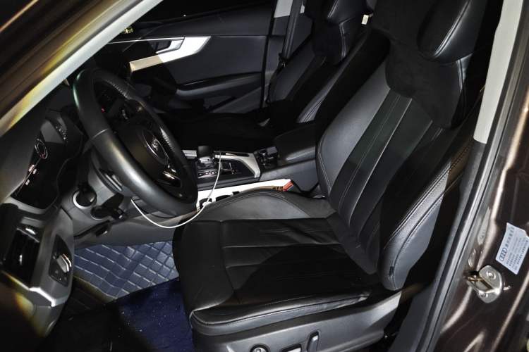 Used Audi A4L 2019 40 TFSI Fashion Edition China VI Emission Standard Left Front Seat