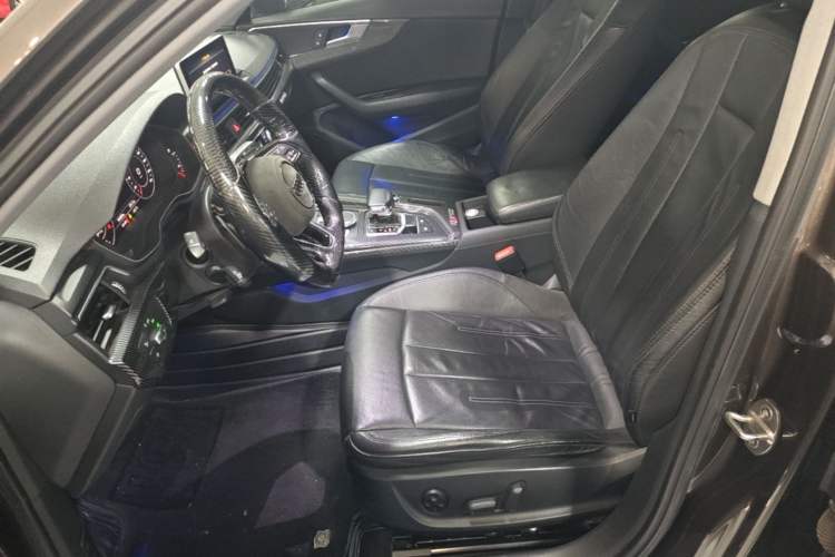 Used Audi A4L 2019 40 TFSI Fashion Edition China VI Emission Standard Left Front Seat