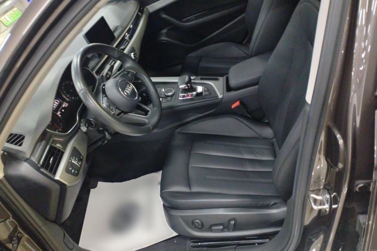 Used Audi A4L 2019 40 TFSI Ambition China VI Left Front Seat