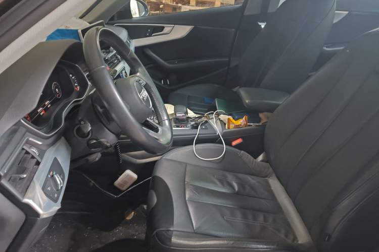 Used Audi A4L 2019 40 TFSI Fashion Edition China VI Emission Standard Left Front Seat