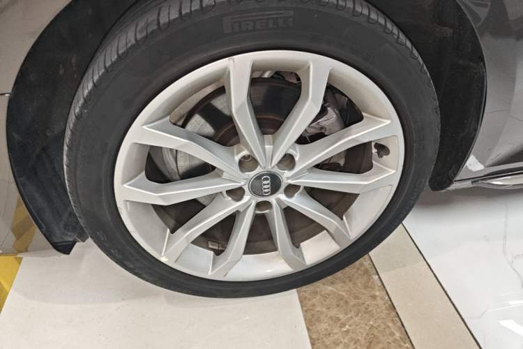 Used Audi A4L 2019 40 TFSI Fashion Edition China VI Emission Standard Left Front Wheel Hub