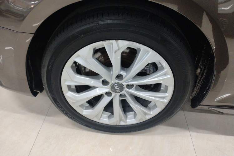 Used Audi A4L 2019 40 TFSI Ambition China VI Left Front Wheel Hub