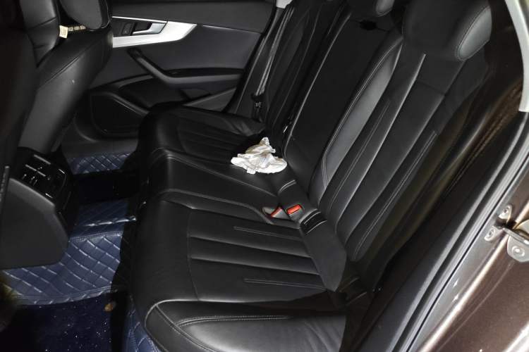 Used Audi A4L 2019 40 TFSI Fashion Edition China VI Emission Standard Left Rear Seat