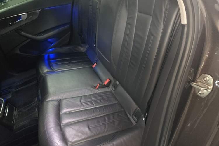 Used Audi A4L 2019 40 TFSI Fashion Edition China VI Emission Standard Left Rear Seat