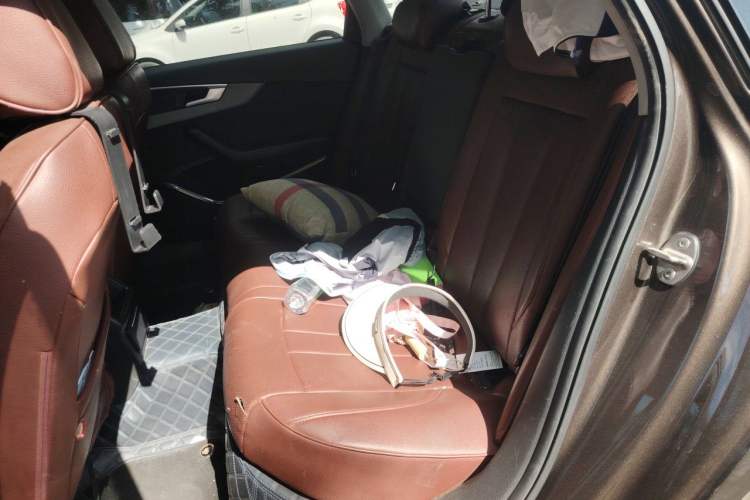 Used Audi A4L 2019 40 TFSI Ambition China VI Left Rear Seat