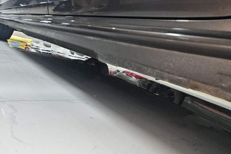 Used Audi A4L 2019 40 TFSI Fashion Edition China VI Emission Standard Left Side Sill
