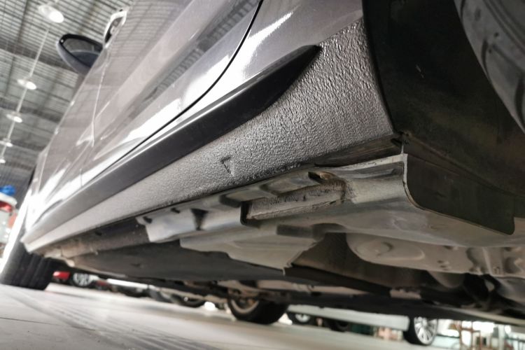 Used Audi A4L 2019 40 TFSI Fashion Edition China VI Emission Standard Left Side Sill