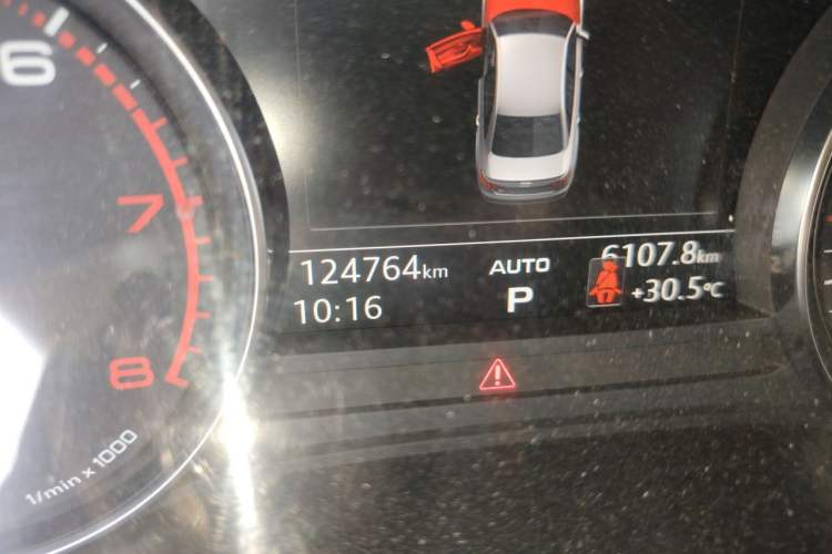 Used Audi A4L 2019 40 TFSI Ambition China VI Odometer Close Up