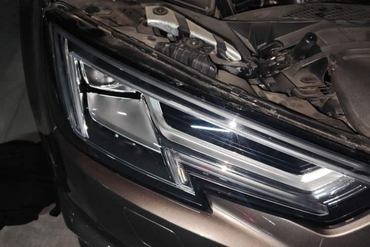 Used Audi A4L 2019 40 TFSI Fashion Edition China VI Emission Standard Right Front Headlight