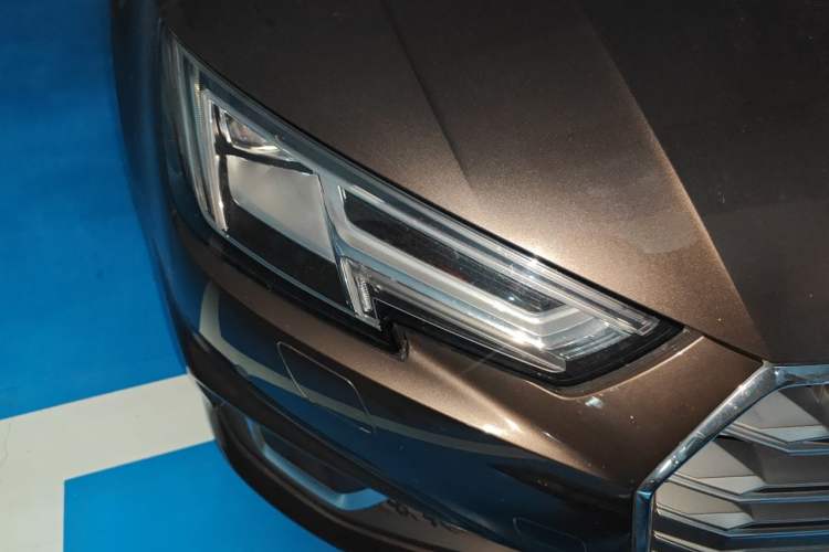 Used Audi A4L 2019 40 TFSI Fashion Edition China VI Emission Standard Right Front Headlight