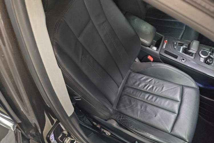 Used Audi A4L 2019 40 TFSI Fashion Edition China VI Emission Standard Right Front Seat