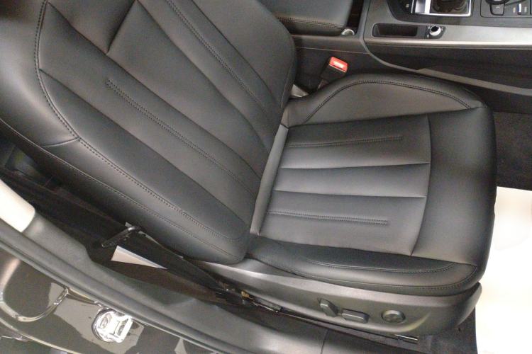 Used Audi A4L 2019 40 TFSI Ambition China VI Right Front Seat