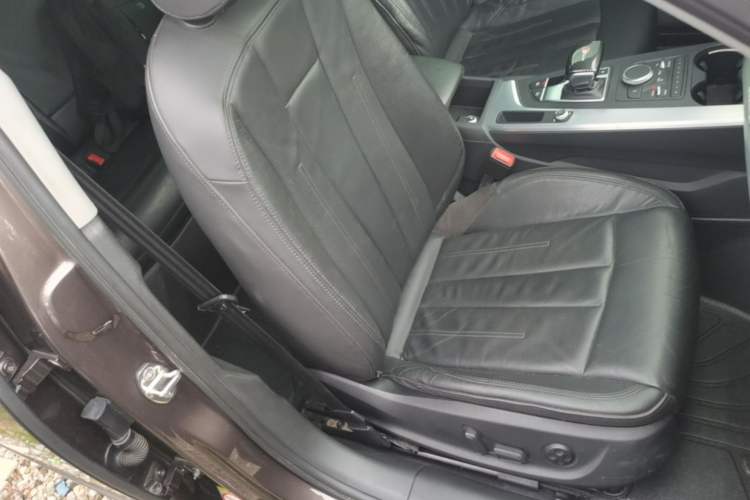 Used Audi A4L 2019 45 TFSI quattro Individual Sport Edition China VI Right Front Seat