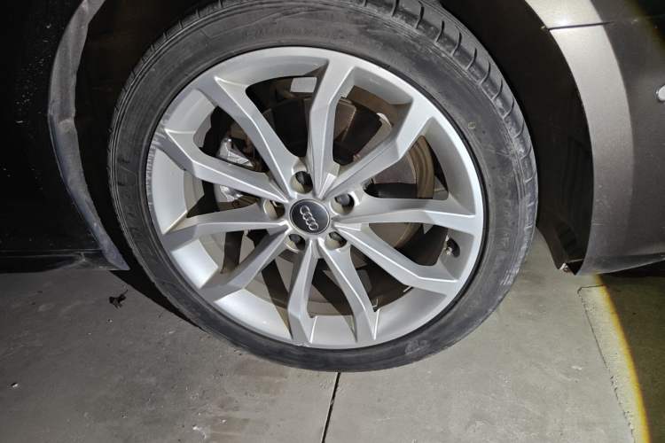 Used Audi A4L 2019 40 TFSI Fashion Edition China VI Emission Standard Right Front Wheel Hub